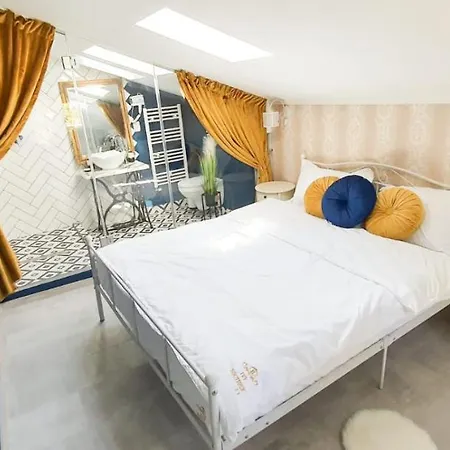 Apartment Ivy Boutique *