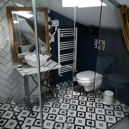 Apartment Ivy Boutique